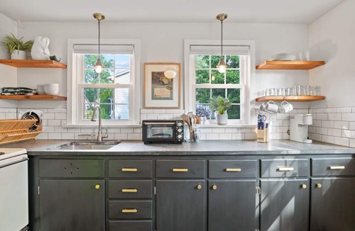 North Wales House | Charming & Comfy ☀ Near Trails ☀ Fireplace ☀ Patio