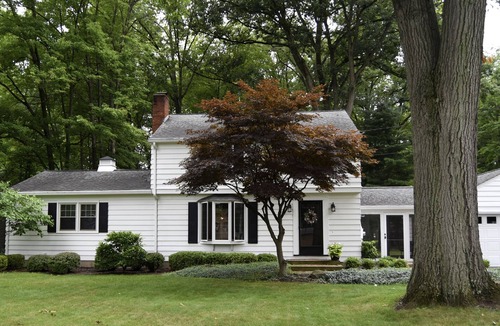 Warren House | Charming, convenient 4BR in the Heart of Howland.