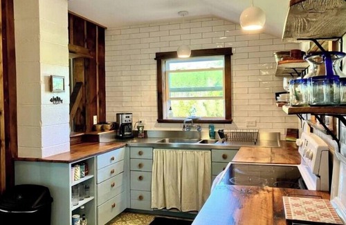 Luray House | Charming cottage at the foot hills of the Shenandoah National Park