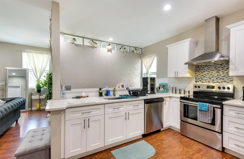 Edgemore House | Charming Edgemere Home w/Deck & Grill!