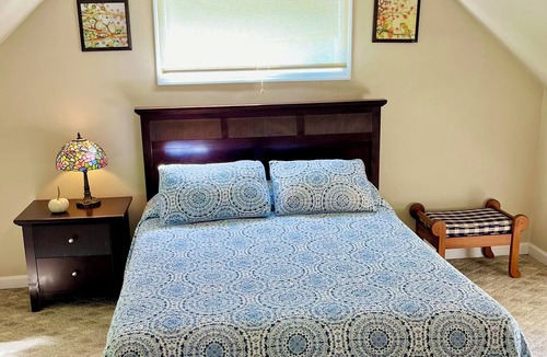 Roseland Other | Charming Farmhouse across from Devils Backbone Brewery.