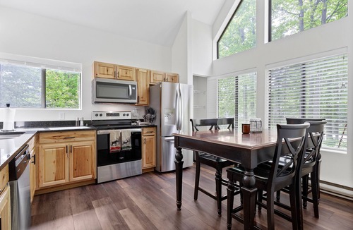 Jefferson Township House | Charming Getaway 4BR 3Bath Hot Tub