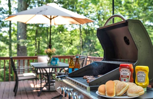 Tafton House | Charming Getaway | Minutes from Lake Wallenpaupack