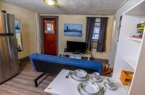 Bloomfield Apartment | Charming Guest House - Pittsburgh's Little Italy