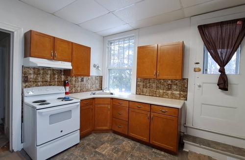 Scranton Apartment | Charming, high ceiling, spacious home in great neighborhood & large yard