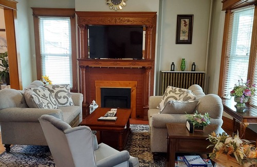 Terre Haute House | Charming historical 4 bd & 3 full ba home in Terre Haute with WiFi, AC & parking