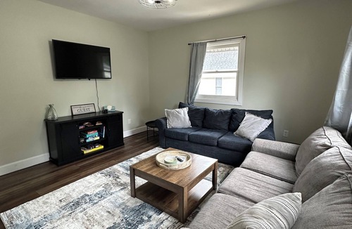 Cortland Apartment | Charming Lincoln 4BR Apt