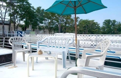 Sheepshead Bay Boat Rental | Charming Modern Housebarge