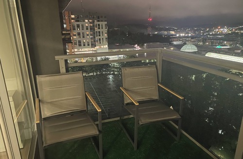 Towson Apartment | Charming Penthouse of 2-bedroom apartment in Towson with AC, fitness room, WiFi