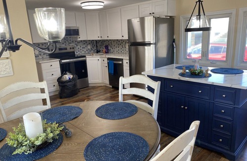 Fortescue House | Charming Ranch house new Kitchen, Bath, furniture in enchanting Fortescue Park