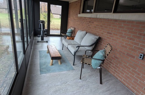 Newburgh House | Charming Retreat near Historic Newburgh, Evansville and Henderson Kentucky.