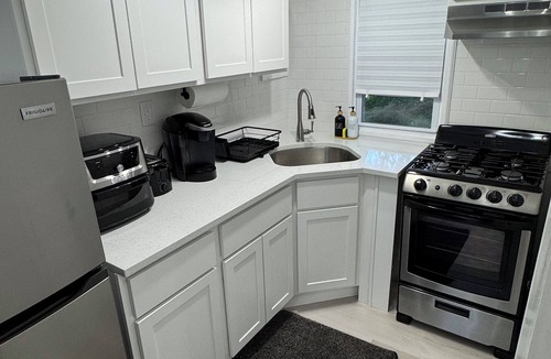 Pond Eddy House | Charming Riverside Cottage with Private Delaware River Access with WiFi, AC