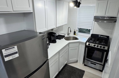 Pond Eddy House | Charming Riverside Cottage with Private Delaware River Access with WiFi, AC
