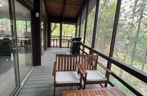 Hawley House | Charming short-term rental for a getaway in Hamlock Farms, PA.