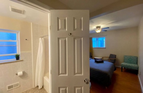 Newbold Apartment | Charming studio with AC and WiFi in vibrant South Philly.