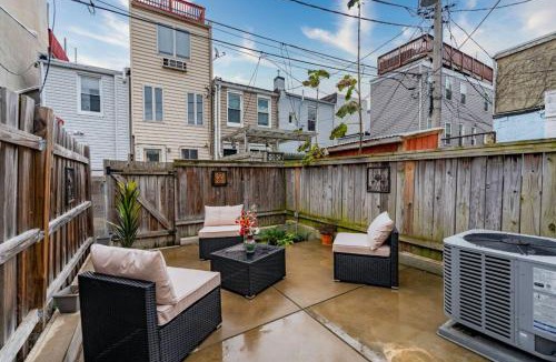 Canton Apartment | Charming Townhouse Sleeps 7 With Private terrace Garden