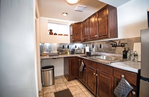 North Bergen Apartment | Charming 1-bedroom apartment with King Size bed near NYC