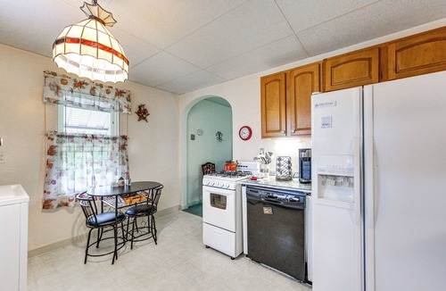 West Mifflin House | Charming West Mifflin House - 3 Mi to Kennywood!