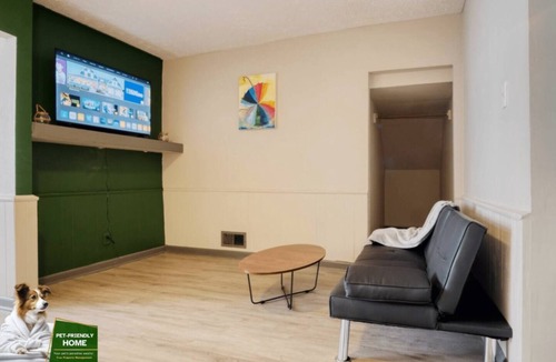 Windsor Park Apartment | Charming Windsor Park Stay – 1BR|1BA w/Workspace