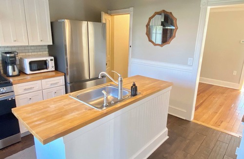 Yardley House | Charming Yardley Boro home! Steps to shops/restaurants, close to major transit