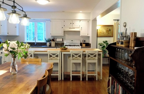 Sheffield House | Cheerful 3-bedroom cottage with woodstove