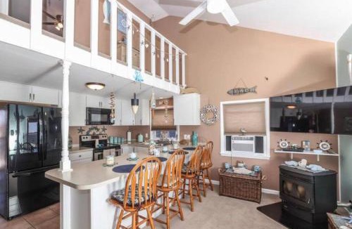 Downe House | Cheerful & Relaxing Beach House