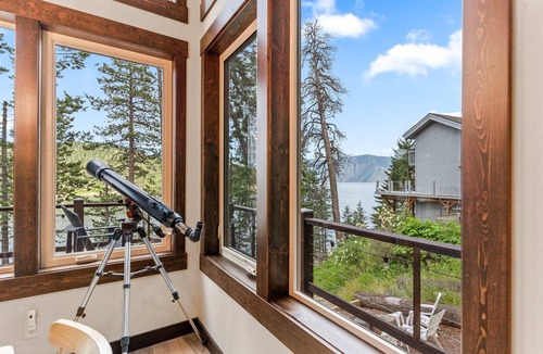 Sagle House | Cheerful Waterfront Cabin on Lake Pend Oreille