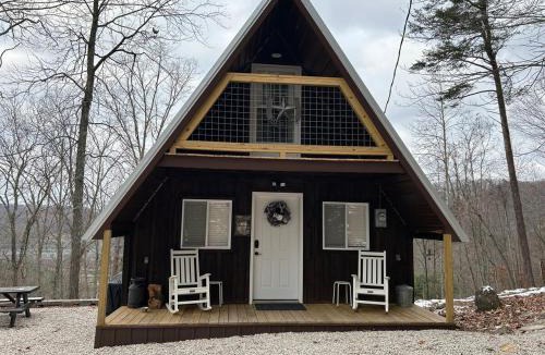Wellington House | Cherokee Cabin-Cave Run Lake and Cliff Views-Red River Gorge