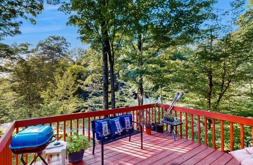Lake Ariel House | Chestnut Hill Hideaway