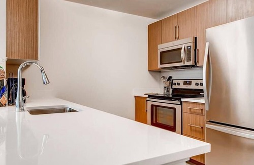Hudson Exchange Apartment | Chic 1BR | Full Kitchen & Laundry | Minutes from NYC