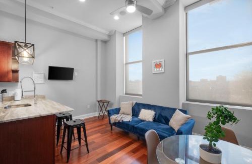 Olde Kensington Apartment | Chic 1br W Pool In Luxury Complex