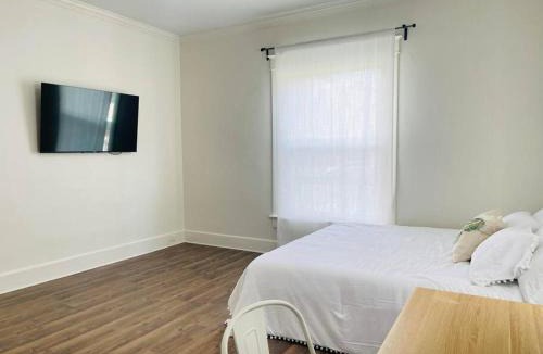 Crosstown Villa | Chic Crosstown Bungalow with large fenced backyard