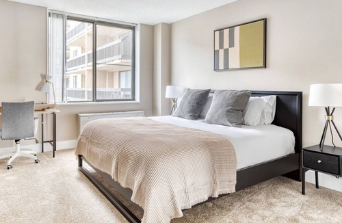 Crystal City Apartment | Chic Crystal City 1BR w/ Gym & Concierge, steps to Metro by Blueground