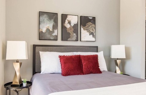 Scioto Mile Apartment | Chic Downtown Loft - Walk to Scioto Mile + Commons