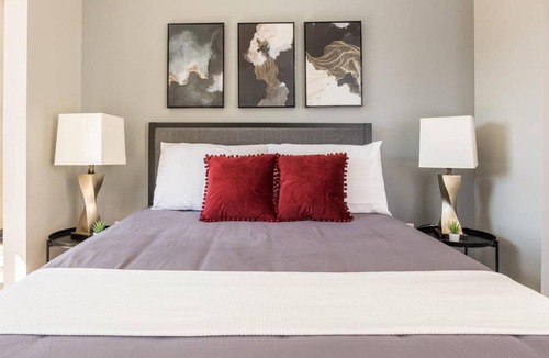 Scioto Mile Apartment | Chic Downtown Loft - Walk to Scioto Mile + Commons