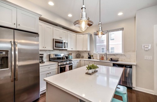 Northern Liberties House | Chic Fishtown Retreat! Roof Deck! 4B/3FB, Sleeps 10!