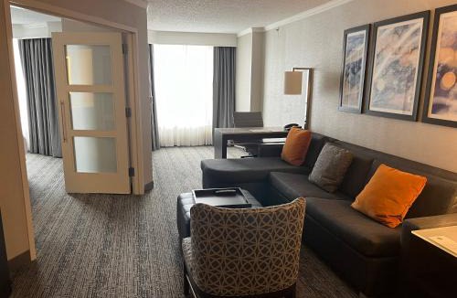 Rosemont Hotel | Chicago Marriott Suites O'Hare