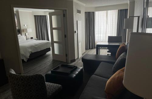 Rosemont Hotel | Chicago Marriott Suites O'Hare