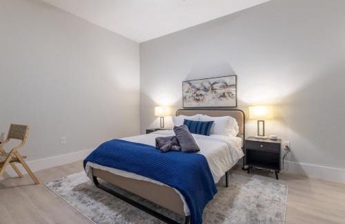 Historic Downtown Apartment | Chique Loft 15 Min from NYC with City View & Pool