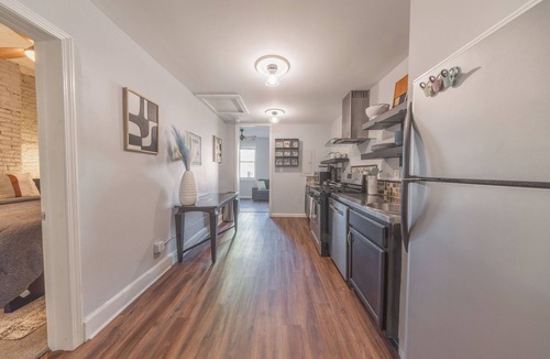 Central Business District Condo | Cincy Stay And Play/K&Q Comfort + Walkable Gem