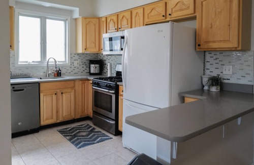 Greenville Apartment | City Explorer- simple check in 12ppl with 2 king beds