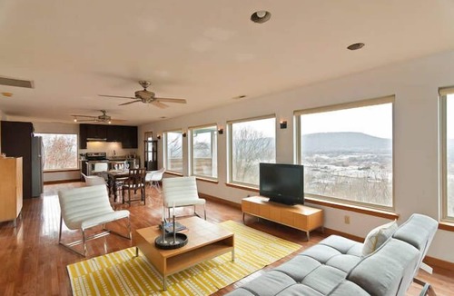 Chattanooga Ski Chalet | 'City Overlook & Hideway' above downtown Chattanooga