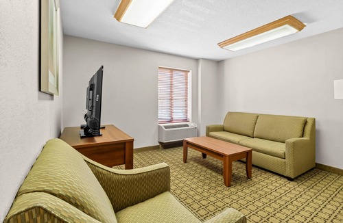 Cranberry Township Hotel | Clarion Inn Cranberry Township