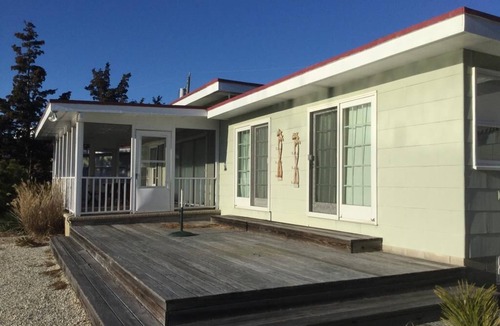 Loveladies House | CLASSIC LAGOON FRONT HOME