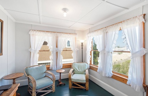 Mantoloking House | Classic Oceanfront 5-bedroom home, steps to the beach in South Mantoloking