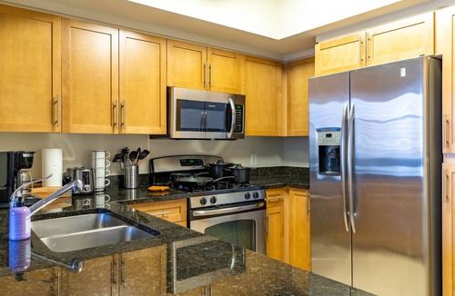 Aurora Highlands Condo | Classy| Mins to DC| Gym l Pool l |Work Space