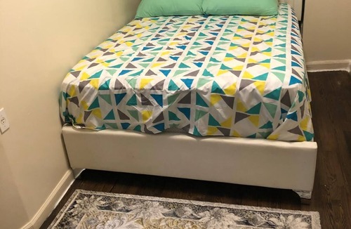 Central Park North Apartment | Clean 1bedroom with WiFi and AC in the heart of Harlem with many stores close by