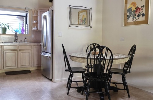 Sandpoint Condo | Clean Sandpoint condo in quiet lakefront community w/pool, tennis courts