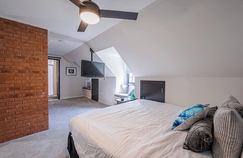 Reisterstown Other | Clean & Spacious Modern Farmhouse