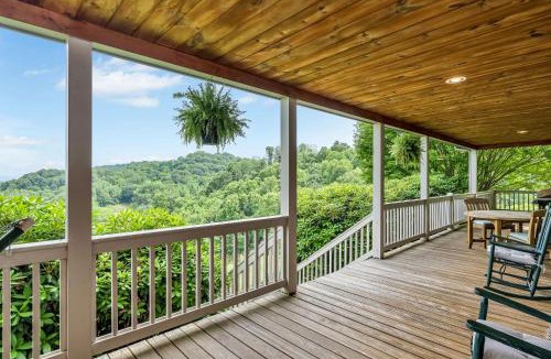 Grassy Creek House | Close to Grayson Highlands, Outdoor Fireplaces, Sleeps 11, Dogs Welcome